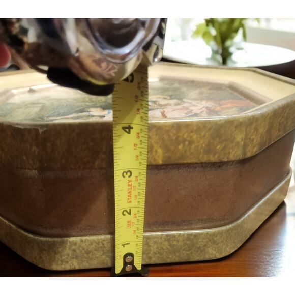 Victorian Octagonal Sunshine Biscuit Tin 2 Sided Francoise Boucher Paintings - Picture 10 of 10